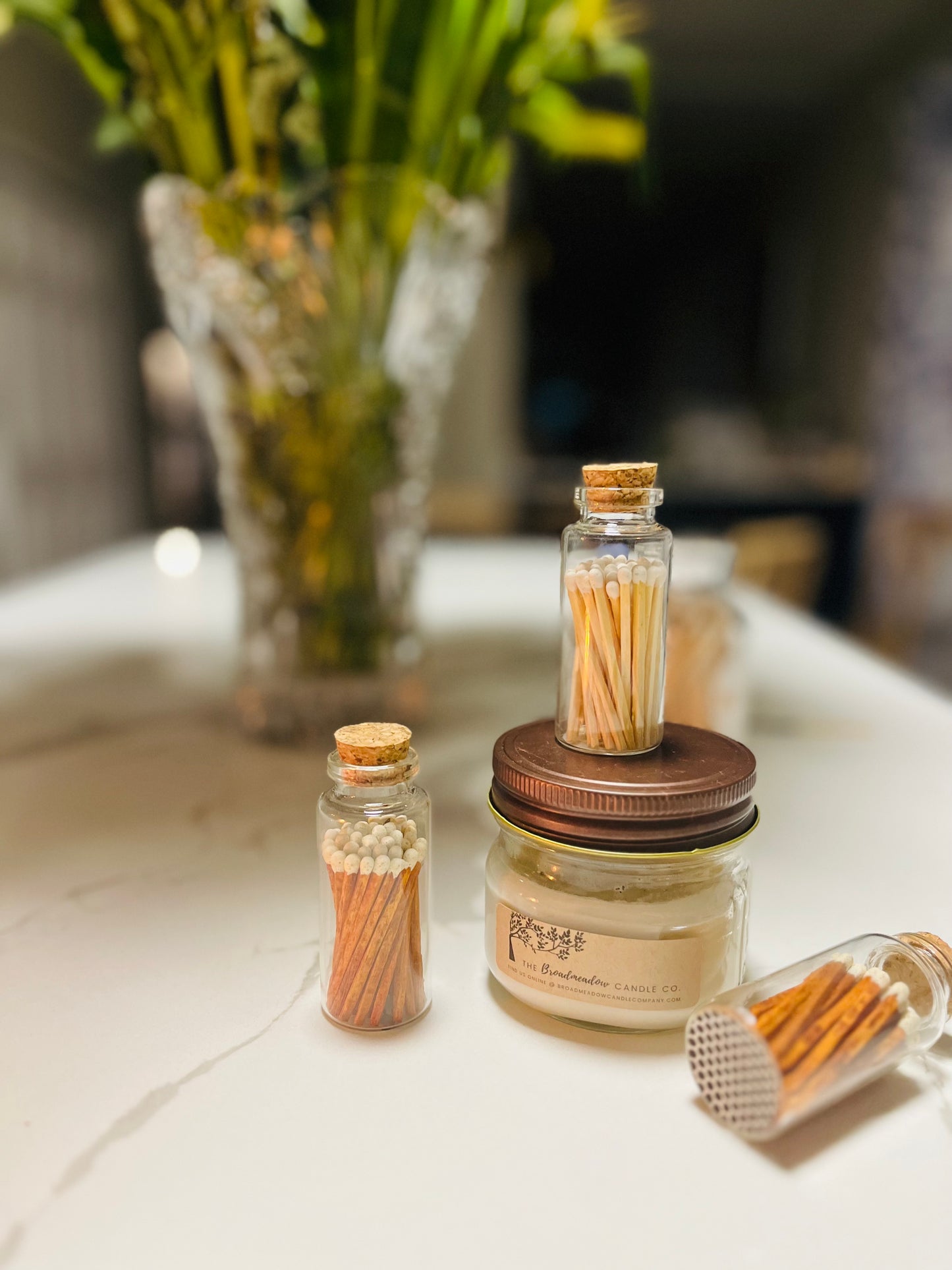 White or Cinnamon Matches in Medium Corked Vial