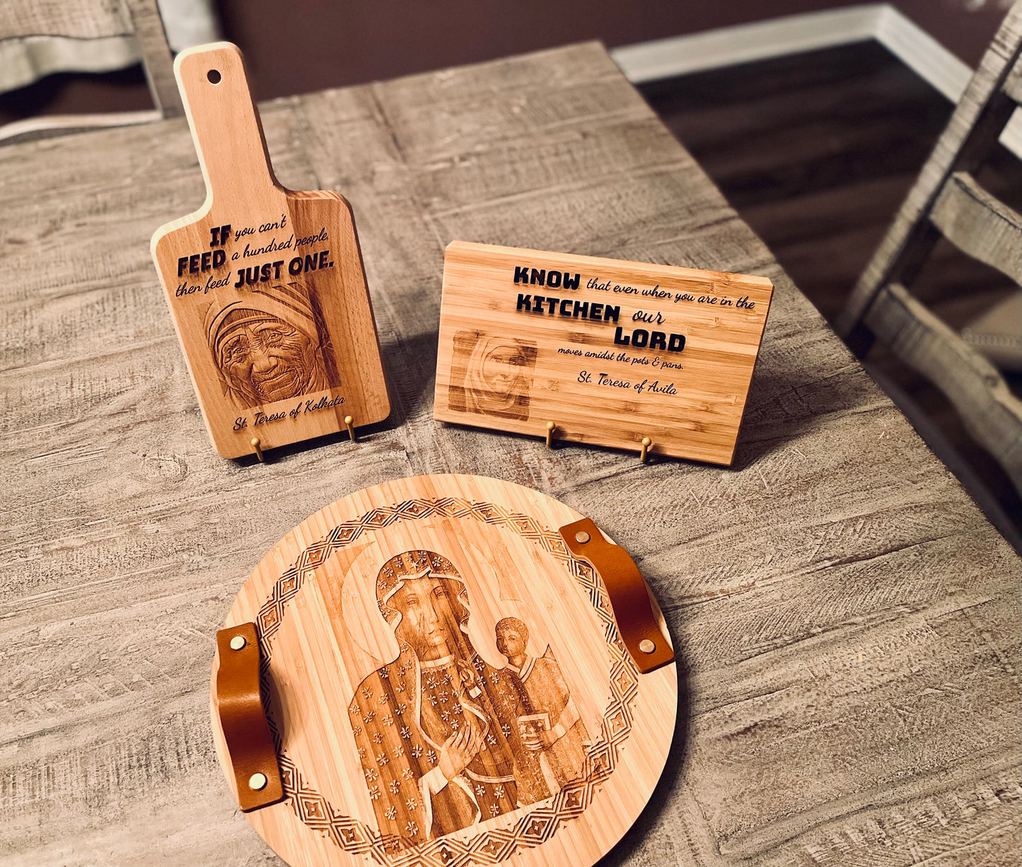 Cutting Board Display Easels